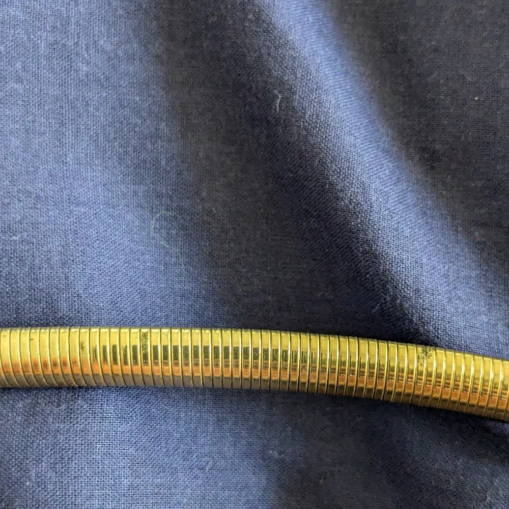 Vintage 70's gold serpentine skinny stretch belt, Size S